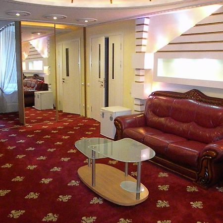 Gloria Mini-Hotel Chisinau Exterior photo
